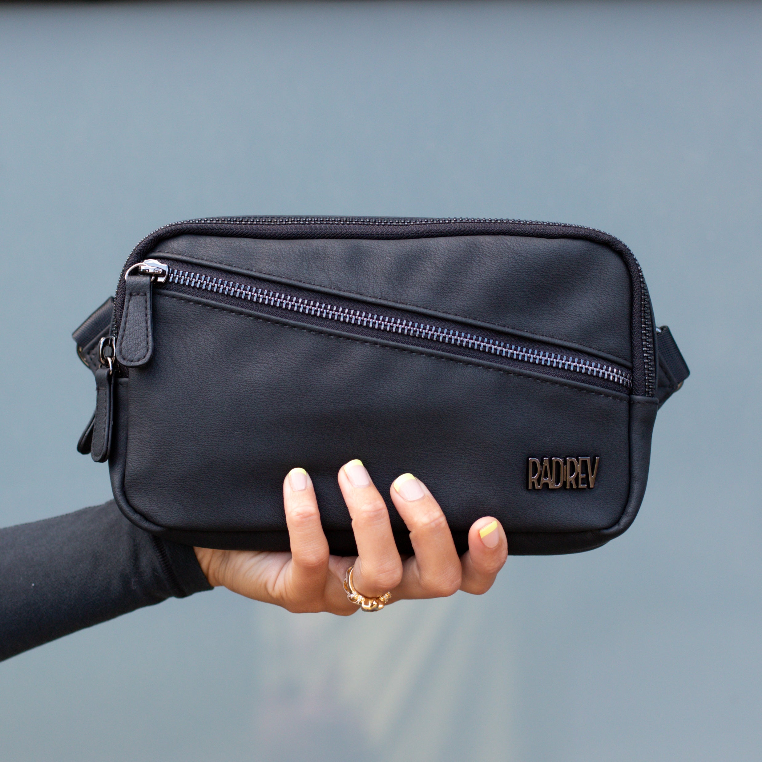 the 1 Sling Wallet in Matte Black