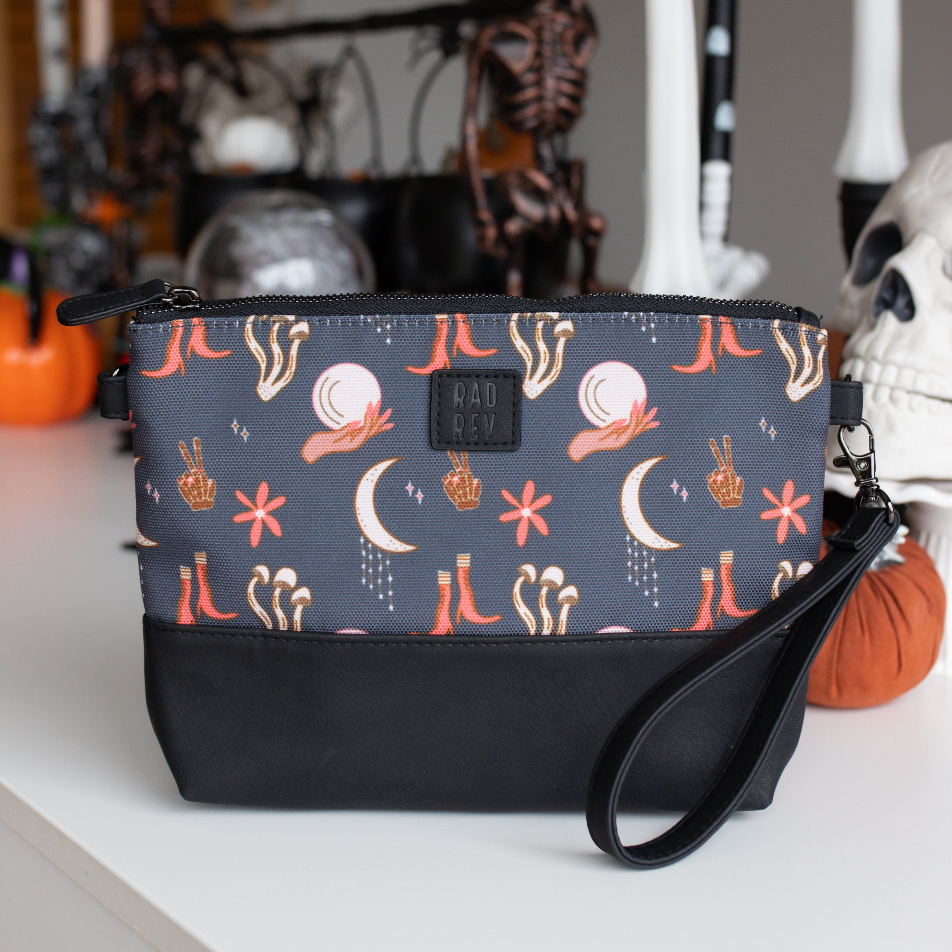 Wet Bag Clutch in Spooky Gray